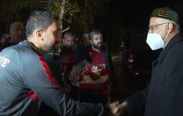 Sessiz sedasız Ankara'ya gelen dünya şampiyonu Ampute Futbol Milli Takımı'nı Bangladeş Büyükelçisi karşıladı