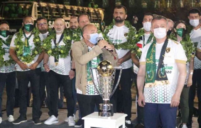 Yerini başkan bile bilmiyor! Kocaelispor'un şampiyonluk kupası kayboldu