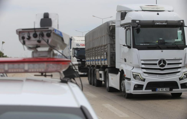 1 yıldır yol kenarlarında! Aynı anda 4 araca ceza kesebiliyor