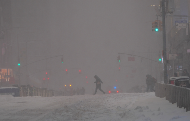New York'ta dondurucu soğuklar Hudson Nehri'ni kısmen dondurdu