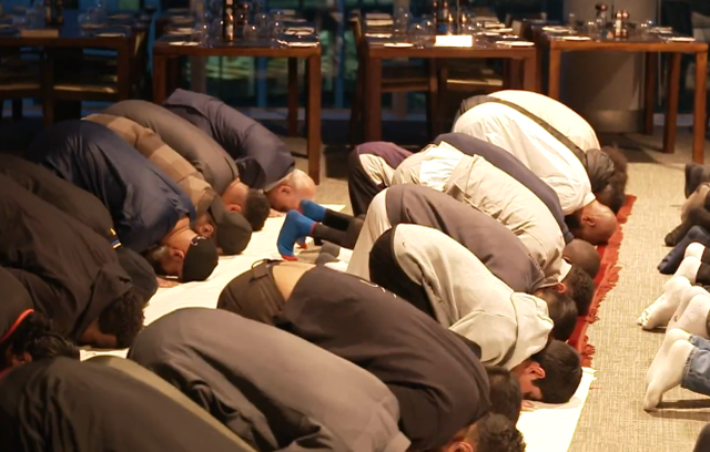 Manchester United iftar yemeği düzenledi