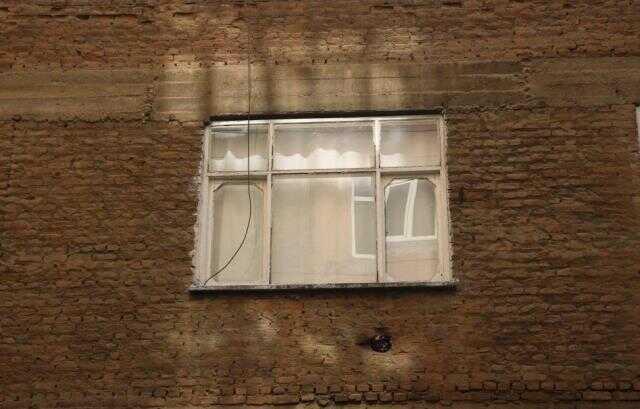 Çoğu 1980'lerde ateş tuğla ile yapılan evler depremde ayakta kaldı