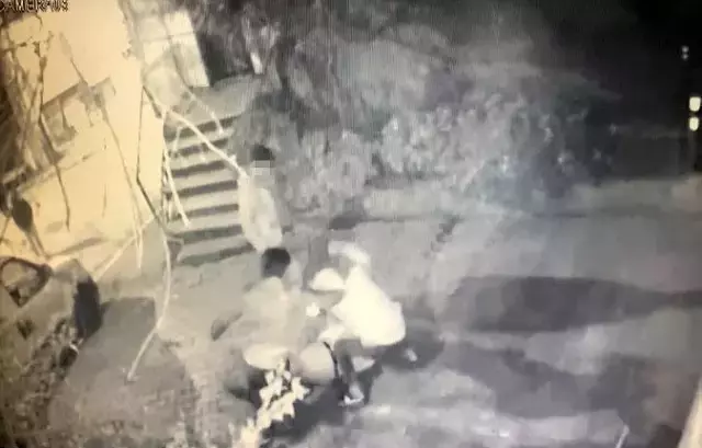 Namaz çıkışı müezzini böyle dövdüler! O anlar anbean kamerada