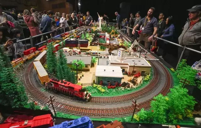 Kanada'daki Lego Sergisinden Renkli Görüntüler