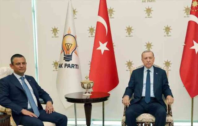 Cumhurbaşkanı Erdoğan ve Özgür Özel görüşmesinde koltuk neden boştu? Boş koltuk olayı ne?