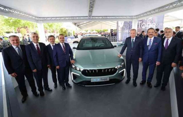 Erdoğan, Togg'un yeni modeli T10F'yi inceledi! Gelecek sene yollarda olacak