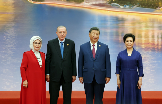 Cumhurbaşkanı Erdoğan ve eşi Şanghay Zirvesi'nde aile fotoğrafına katıldı