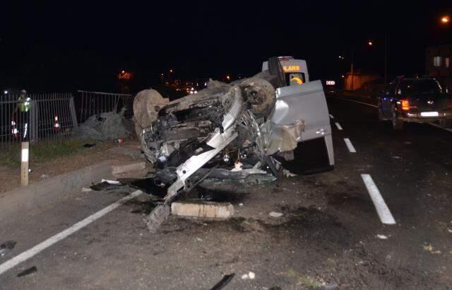 Takla atıp karşıya geçen minibüs devrildi: 3'ü çocuk 5 yaralı