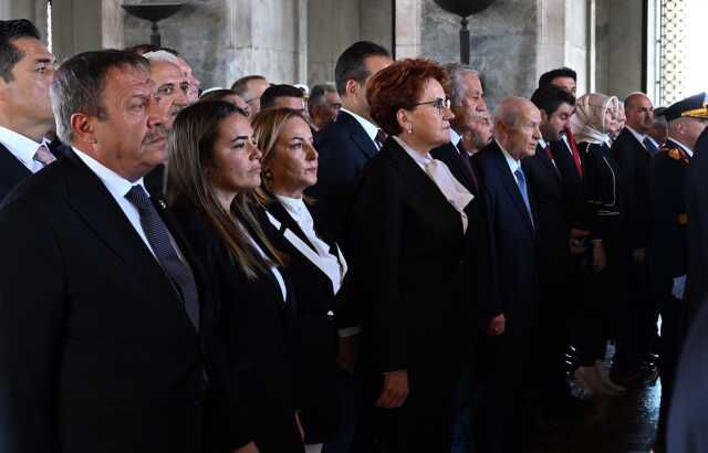 Devlet erkanı Ata'nın huzurunda! Anıtkabir Özel defterini imzalayan Erdoğan'dan 'Çalışmaya devam' mesajı