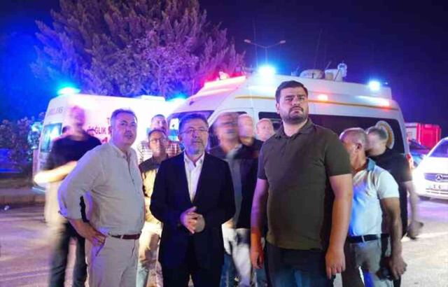 İzmir'in 5 ilçesinde orman yangını! Bakan Yumaklı bölgede