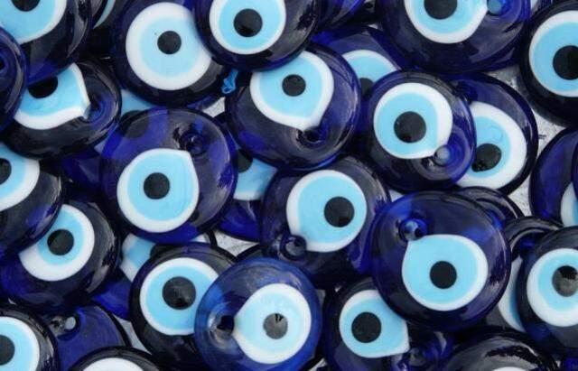 Nazar duası Arapça okunuşu yazılışı anlamı, nazar duası Türkçe okunuşu ve nazar duası okunuşu! Bebekler için nazar duası oku! Nazar duası dinle!