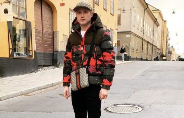 19 yaşındaki rapçi Einar, evininde önünde uğradığı silahlı saldırıda vefat etti