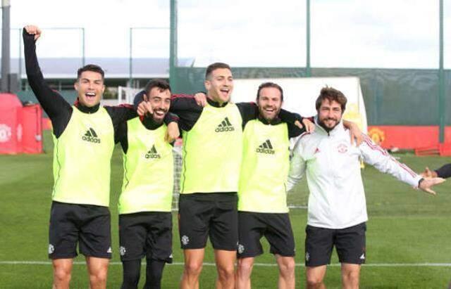 Ronaldo'nun takımı Manchester United tesisleri kapattı! Maç ertelendi