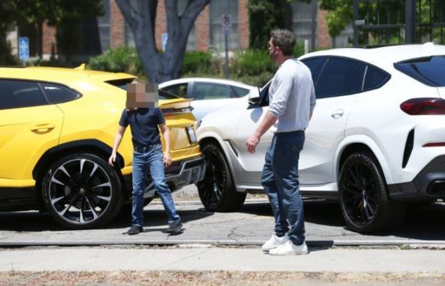 Sorumsuzluğun böylesi! Ben Affleck'in direksiyon başına oturttuğu 10 yaşındaki oğlu kaza yaptı