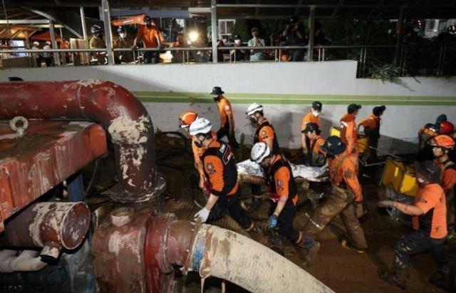 Güney Kore'yi sel vurdu, otoparkta mahsur kalan 7 kişi yaşamını yitirdi