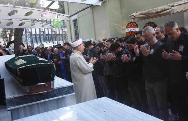 Deprem hayatını kaybeden Taner Savut, toprağa verildi! Annenin oğluna vedası yürek yaktı