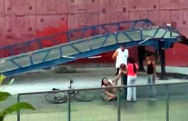 Avcılar'da kadına şiddet: Yumrukladı, yerde sürükledi, defalarca sopayla vurdu