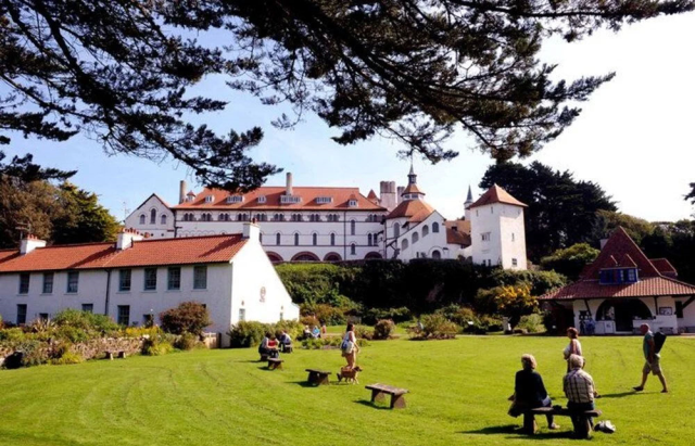 Manastırdaki Papazın Skandalı: Onlarca Çocuğa Tecavüz ve Dokunma Yasağı