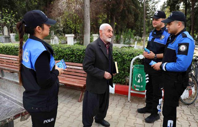 Adana'da Mezarlıkta Sahte Hoca Denetimi