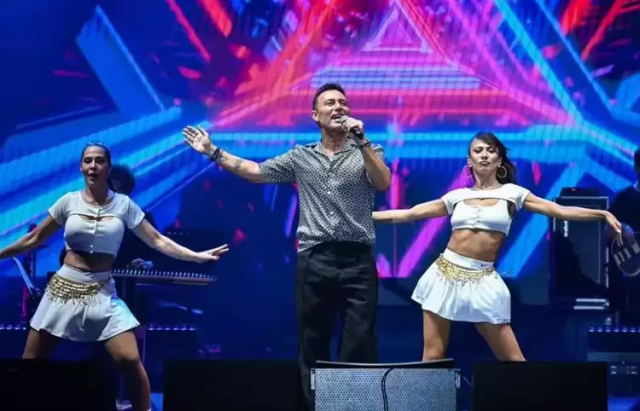 Mustafa Sandal Konserinde Ekran Gösterimine Tepki: Reji Çalışanı Hakkında Sert Sözler