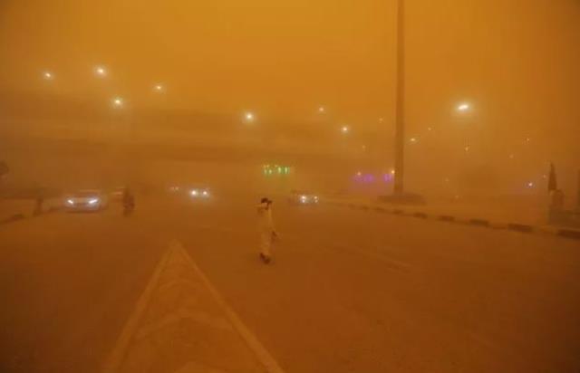 Irak'ta kum fırtınası nedeniyle hayat durdu! 2 bin kişi hastaneye kaldırıldı, uçuşlar askıya alındı