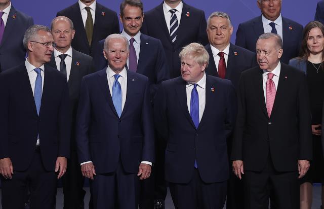 NATO zirvesine damga vuran sohbet! Boris Johnson'dan Cumhurbaşkanı Erdoğan'a: Çok güzelsin