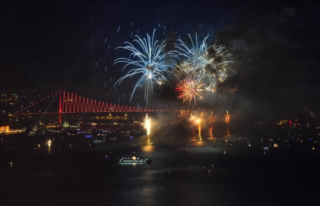 29 Ekim Cumhuriyet Bayramı konserleri ve etkinlikleri İstanbul'da nerede, saat kaçta yapılacak ? 28-29 Ekim'de otobüsler, Marmaray, metro ücretsiz mi?