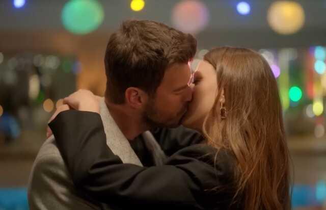 Başak Dizer, Aile dizisindeki öpüşme sahnesinden rahatsız mı oldu? Kıvanç Tatlıtuğ'dan yalanlama geldi