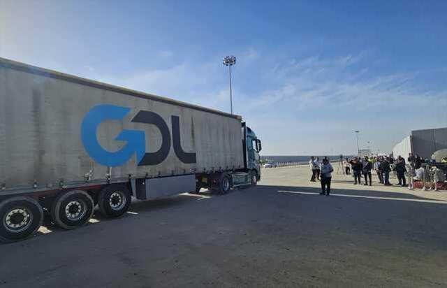 Ateşkes sonrası hareketlilik! Binlerce Filistinli evlerini görmek içi yola çıktı, yakıt yüklü tırlar Gazze'ye girmeye başladı