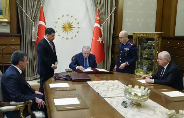 YAŞ kararları açıklandı! Selçuk Bayraktaroğlu yeni genelkurmay başkanı oldu