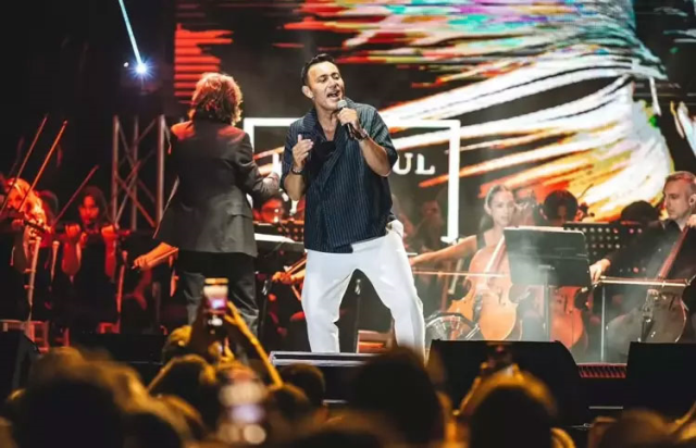 Mustafa Sandal Konserinde Ekran Gösterimine Tepki: Reji Çalışanı Hakkında Sert Sözler