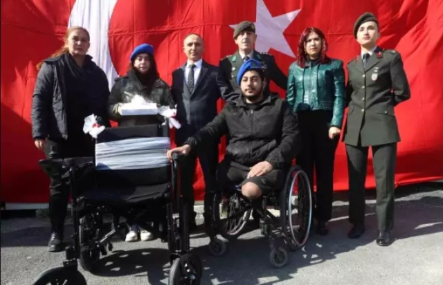 Hatay'da duygulandıran buluşma! Depremzede Beliz, 3 yıldır sakladığı emanetin sahibiyle bir araya geldi