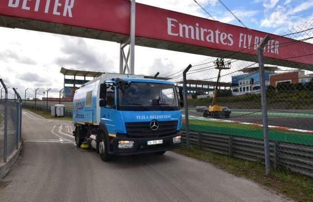 Geçen yıl ki Formula 1 organizasyonuna damga vuran temizlik aracı tekrar pistte! Şoför o anları anlattı