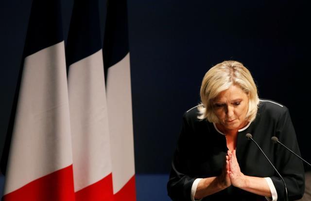 Fransa'da sürpriz mi olacak? Macron'un dişli rakibi Le Pen gaza bastı, seçimlerde dengeler alt üst
