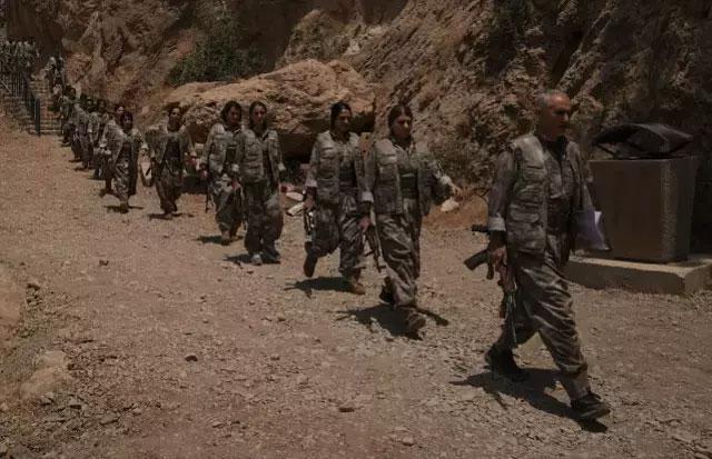 Bakan Tunç, PKK'nın silah bırakmasını böyle yorumladı: Bugün kardeşliğimize vurulan hançer çıkarıldı