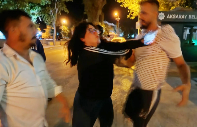 Erkek arkadaşından ka&ccedil;arken yakalandı, kendini k&ouml;pr&uuml;den atmak istedi