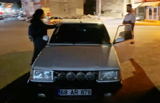 Erkek arkadaşından ka&ccedil;arken yakalandı, kendini k&ouml;pr&uuml;den atmak istedi