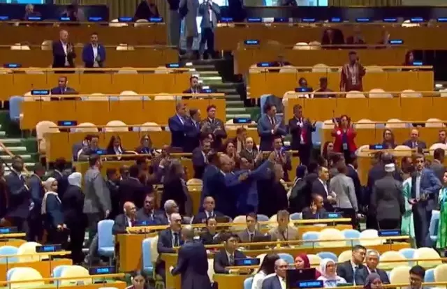 BM Genel Kurulu'nda delegelerin salonu terk etmesi