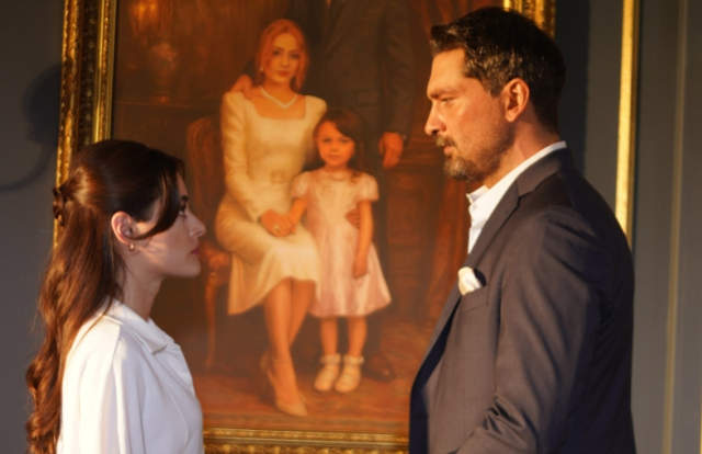 Aynadaki Yabancı oyucuları ve karakterleri kim?