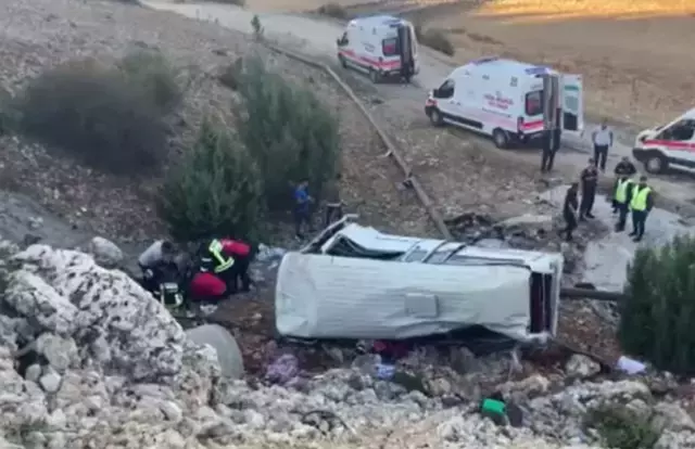 Mersin Erdemli'de minibüs kaza görüntüsü