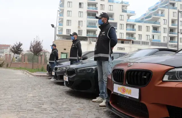 Edirne merkezli 'ikiz plaka' yöntemiyle kaçakçılık yapanlara yönelik operasyon! Milyonluk araçlara el konuldu