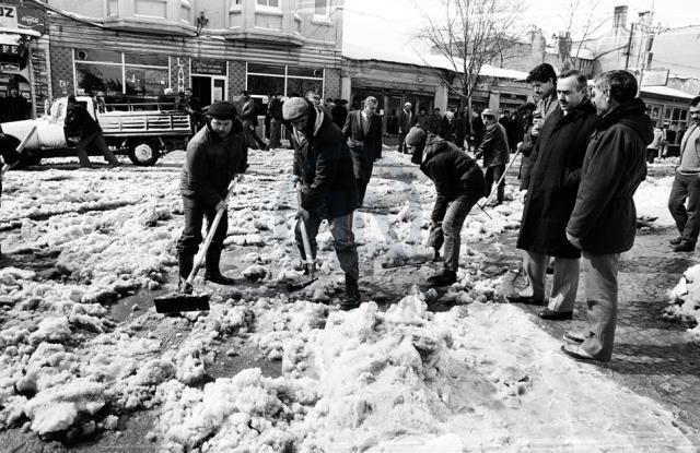 1987'de İstanbul'a yağan kar nasıldı? (FOTOĞRAFLI) İstanbul'a 1987'de yağan kar görüntüleri!