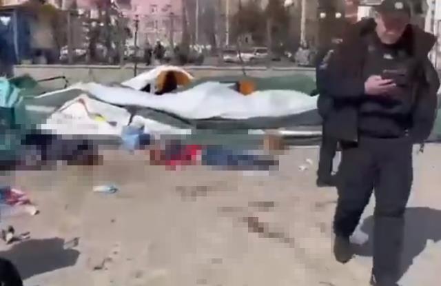 Rusya onlarca sivilin beklediği tren istasyonuna saldırdı! Bölgeden gelen ilk görüntüler korkunç