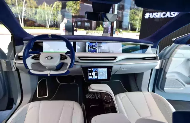 Vatandaşlar TOKİ gibi yerli otomobil için de kolaylık istiyor! TOGG'un 'Konsept Akıllı Cihazı' Galatport'da görücüye çıktı