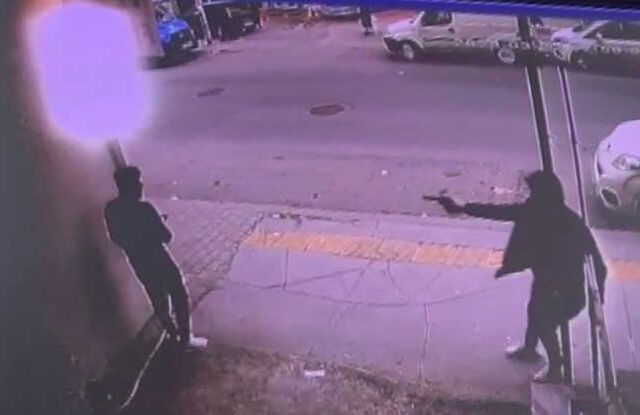 'Eşimle ilişkisi vardı' dediği kişiyi sokak ortasında öldürüp polisi bekledi