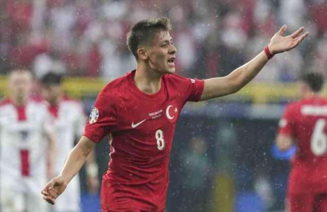 'Türkiye'nin Messi'si' manşetlerde! Dünya Bizim Çocuklar'ı konuşuyor