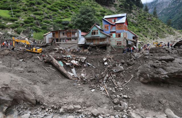 Hindistan'da sel felaketi: 60 kişi hayatını kaybetti