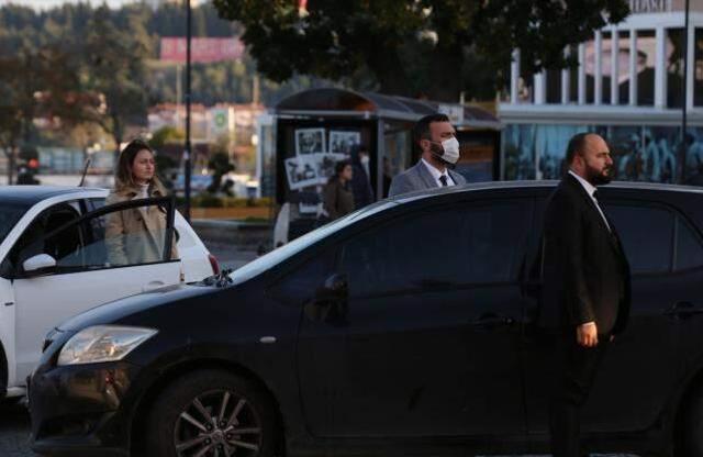 Türkiye, Ata'yı saygıyla anıyor! Saatler 9'u 5 geçe hayat bir dakikalığına durdu