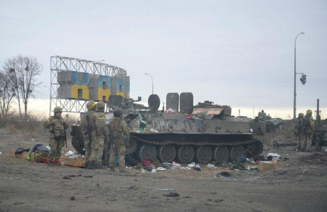 Rus tankları Kiev'e girince Bakanlık halka böyle seslendi: Evlerinizden çıkmayın ve molotof kokteyli hazırlayın