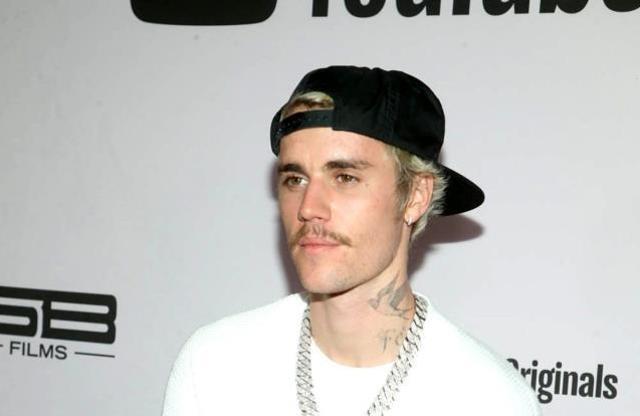 Justin Bieber kimdir? Kaç yaşında, nereli, evli mi, eşi kimdir, şarkıları nelerdir? Justin Bieber albümleri nelerdir? Hayatı ve biyografisi!